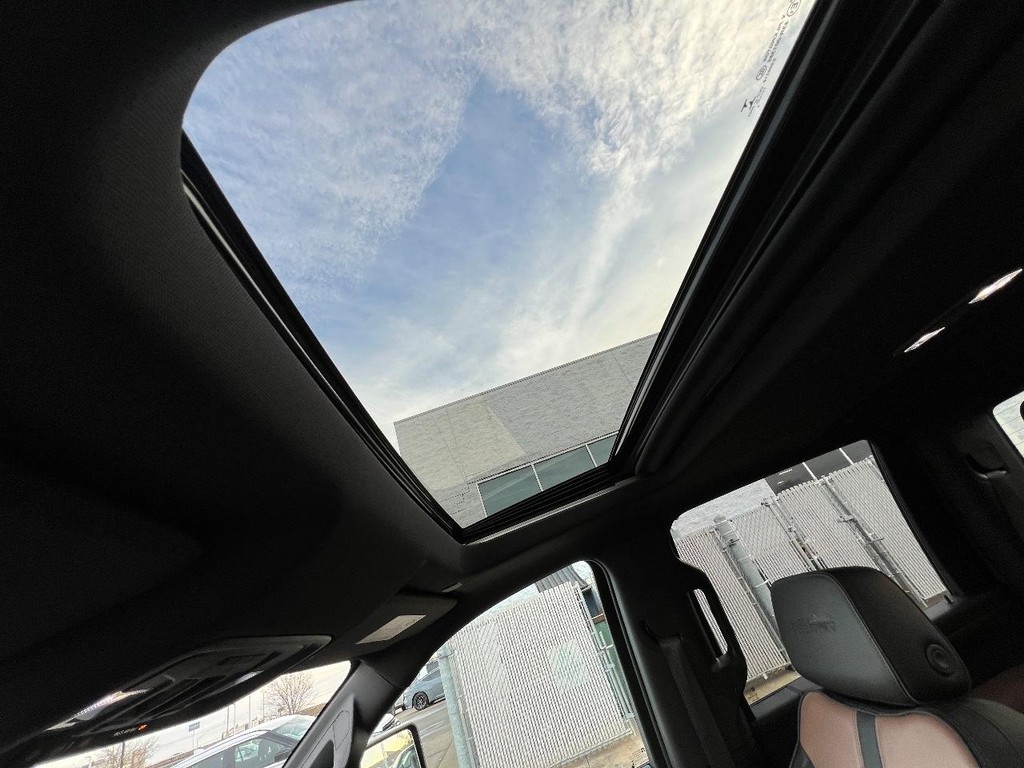 Chevrolet Silverado 3500HD Vehicle Full-screen Gallery Image 06