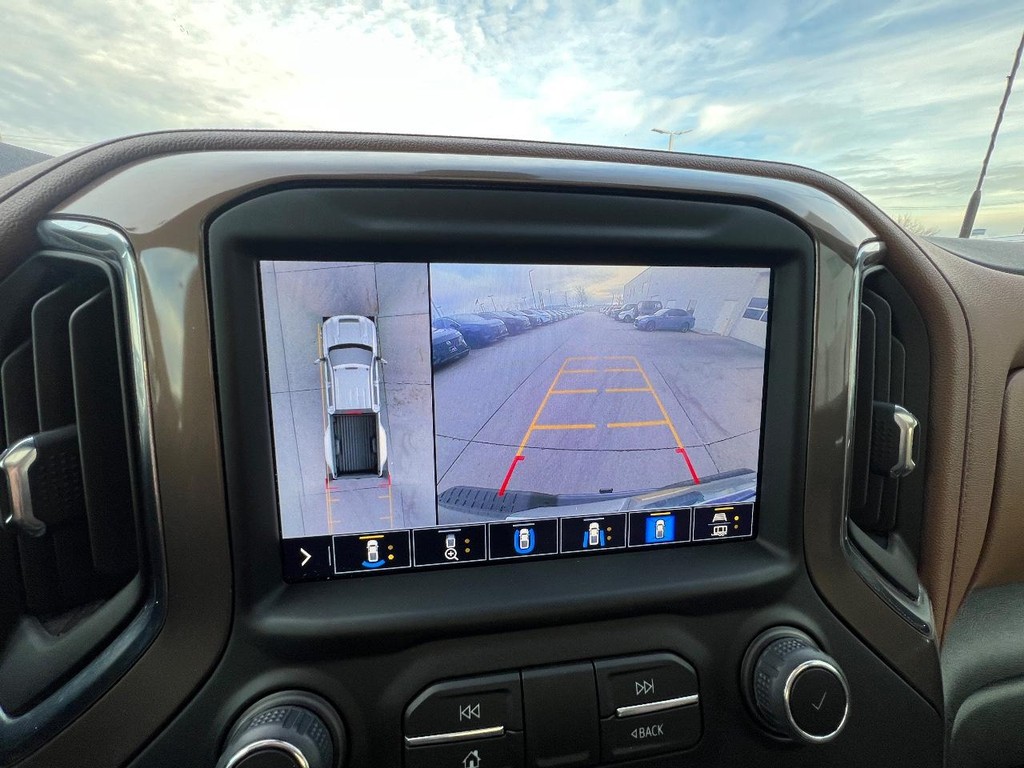 Chevrolet Silverado 3500HD Vehicle Full-screen Gallery Image 07