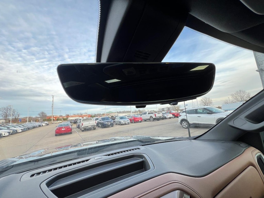 Chevrolet Silverado 3500HD Vehicle Full-screen Gallery Image 09