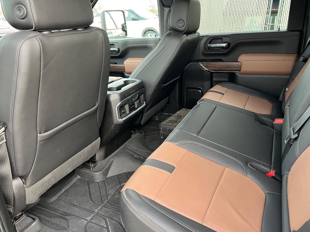 Chevrolet Silverado 3500HD Vehicle Full-screen Gallery Image 20