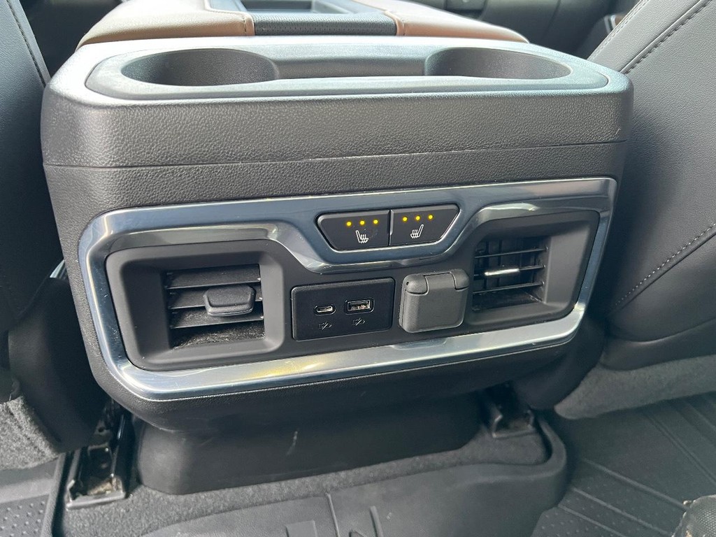 Chevrolet Silverado 3500HD Vehicle Full-screen Gallery Image 21