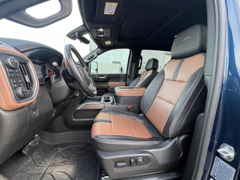 Chevrolet Silverado 3500HD Vehicle Full-screen Gallery Image 22