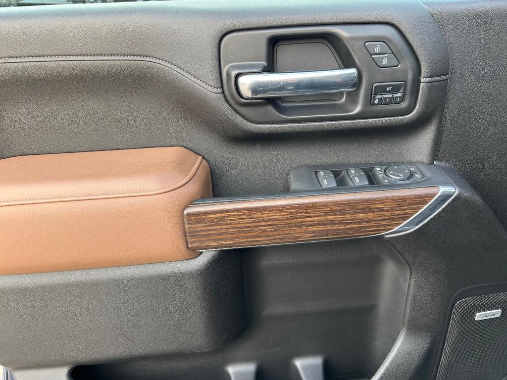 Chevrolet Silverado 3500HD Vehicle Full-screen Gallery Image 23