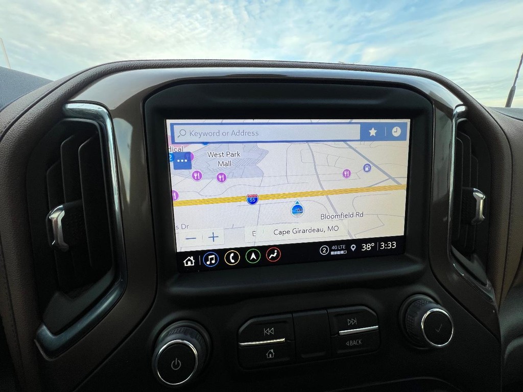 Chevrolet Silverado 3500HD Vehicle Full-screen Gallery Image 28