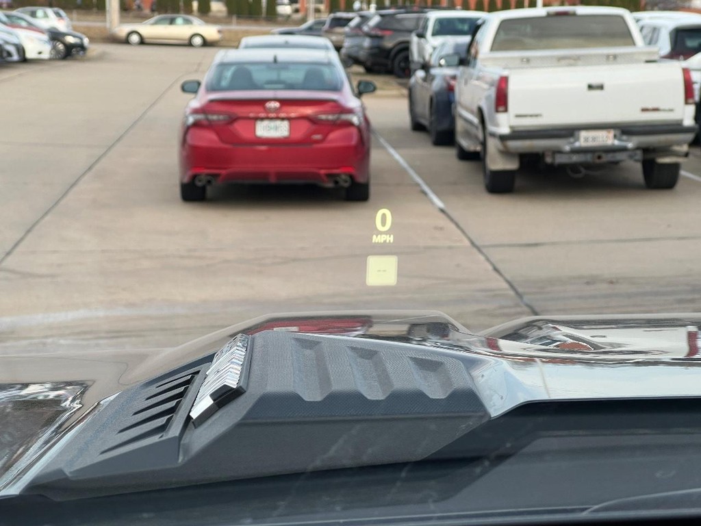 Chevrolet Silverado 3500HD Vehicle Full-screen Gallery Image 29