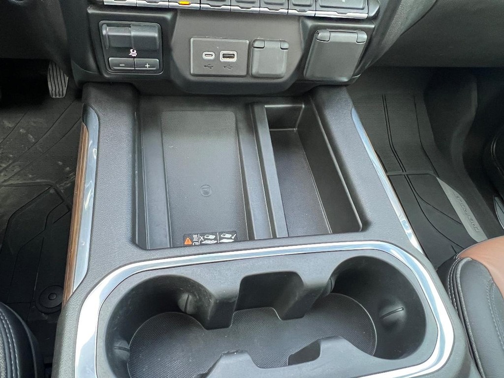 Chevrolet Silverado 3500HD Vehicle Full-screen Gallery Image 30