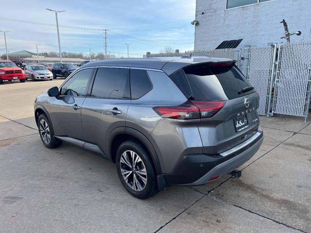 Nissan Rogue Vehicle Full-screen Gallery Image 08