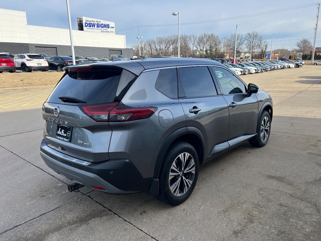 Nissan Rogue Vehicle Full-screen Gallery Image 10