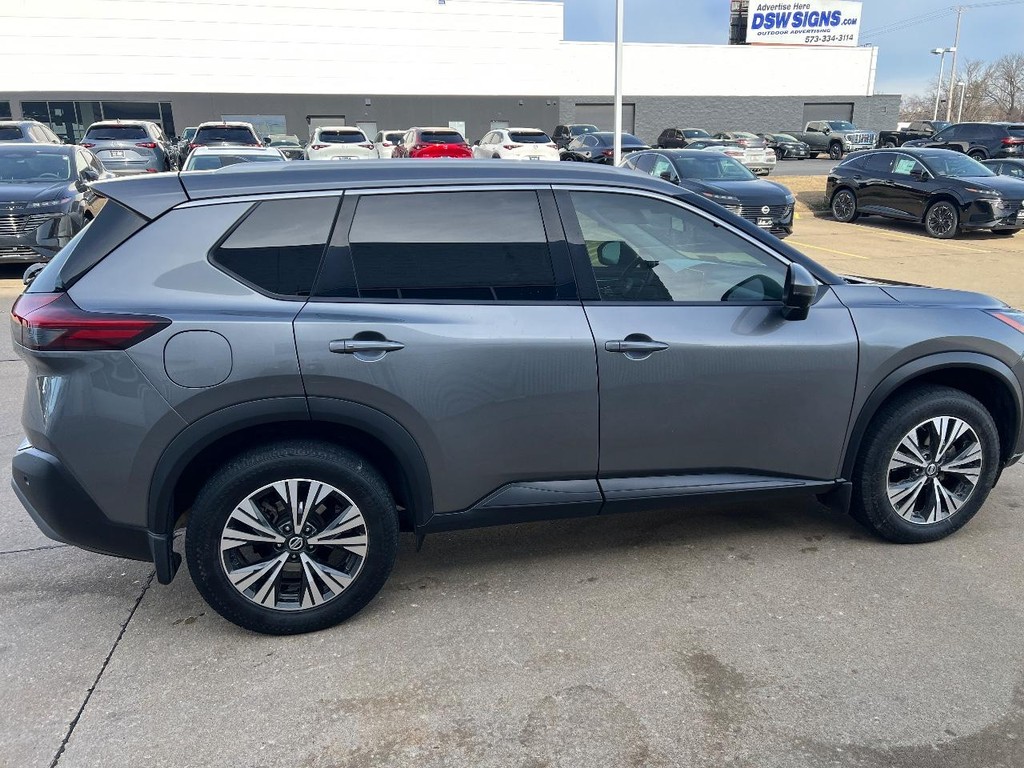 Nissan Rogue Vehicle Full-screen Gallery Image 11