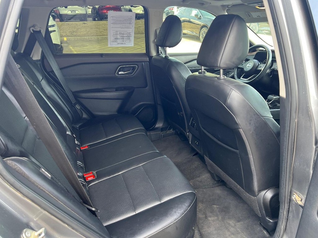 Nissan Rogue Vehicle Full-screen Gallery Image 14