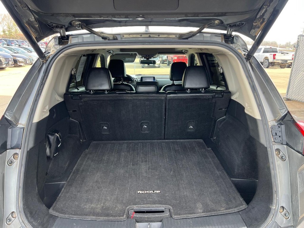 Nissan Rogue Vehicle Full-screen Gallery Image 15