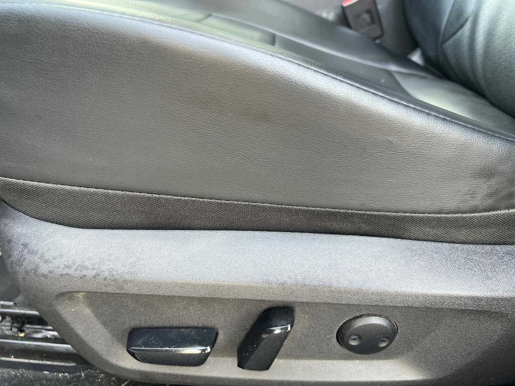 Nissan Rogue Vehicle Full-screen Gallery Image 19