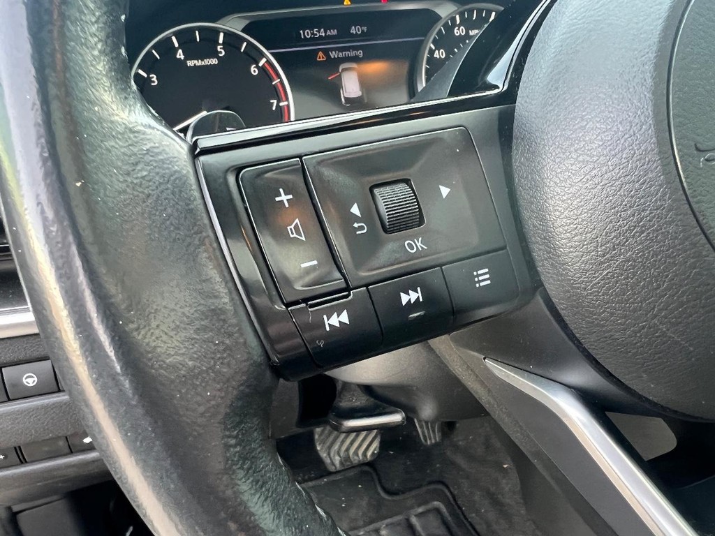 Nissan Rogue Vehicle Full-screen Gallery Image 22