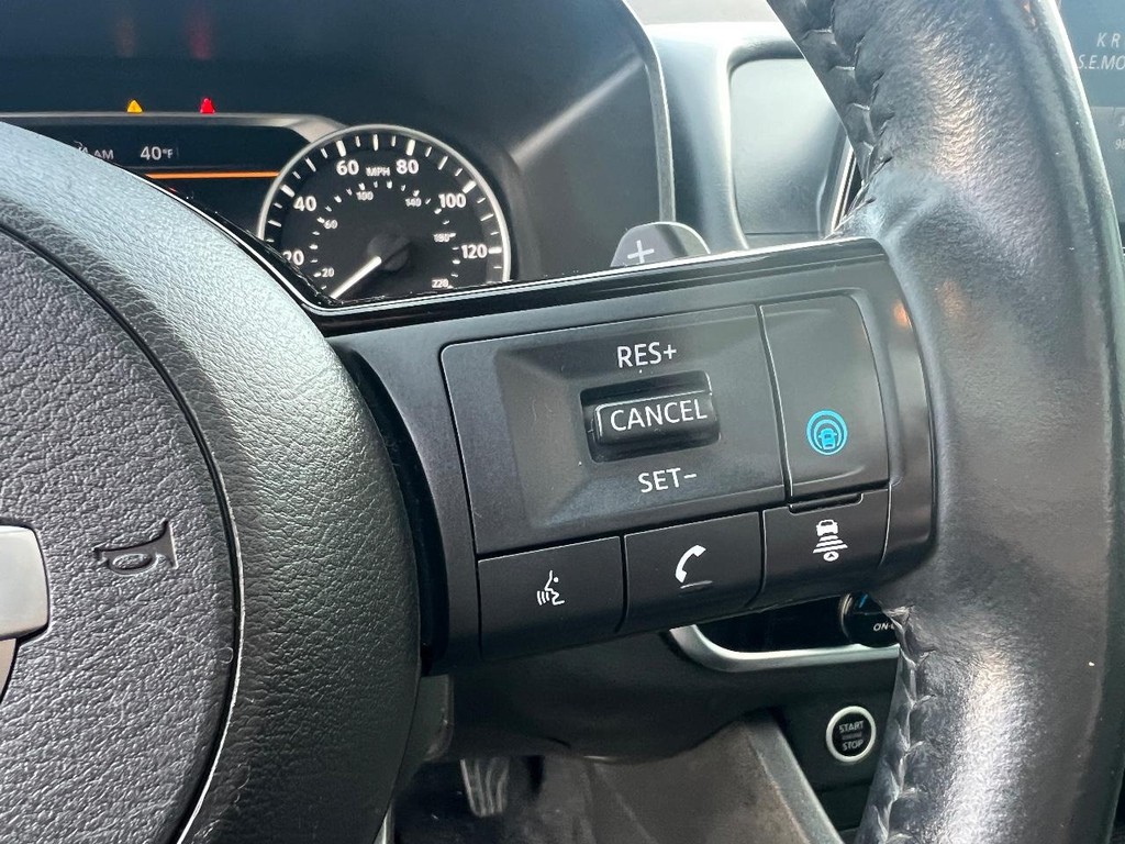 Nissan Rogue Vehicle Full-screen Gallery Image 23