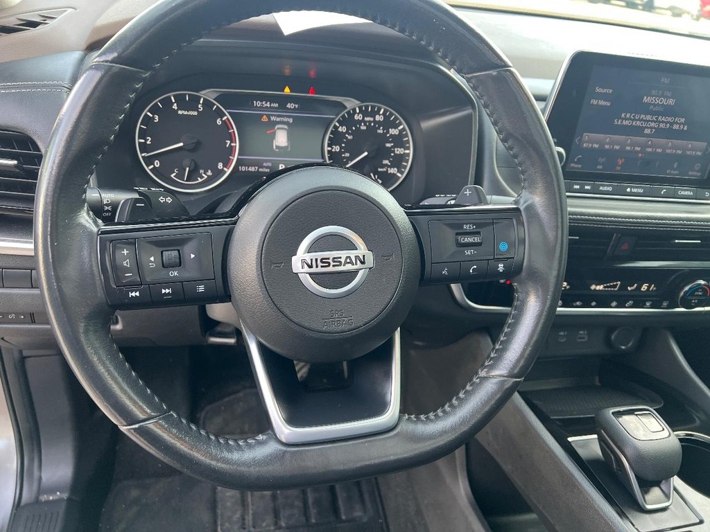 Nissan Rogue Vehicle Full-screen Gallery Image 24