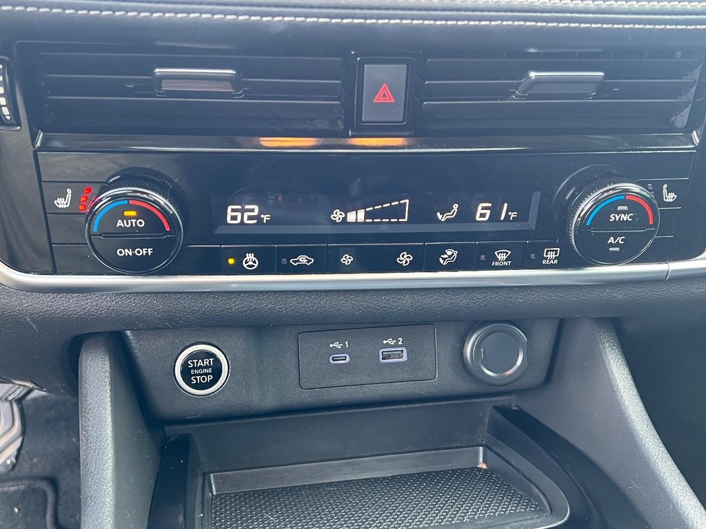 Nissan Rogue Vehicle Full-screen Gallery Image 28