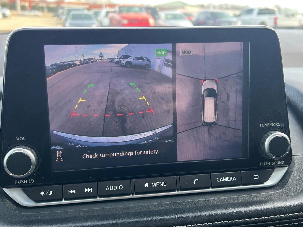 Nissan Rogue Vehicle Full-screen Gallery Image 31