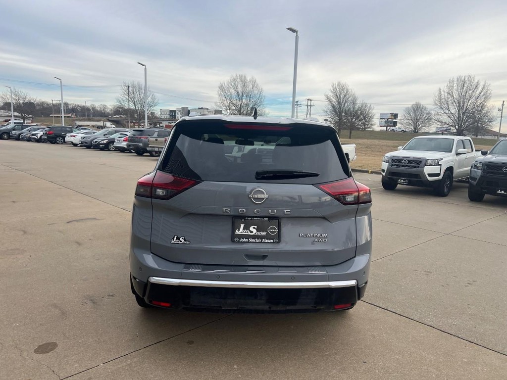 Nissan Rogue Vehicle Full-screen Gallery Image 08