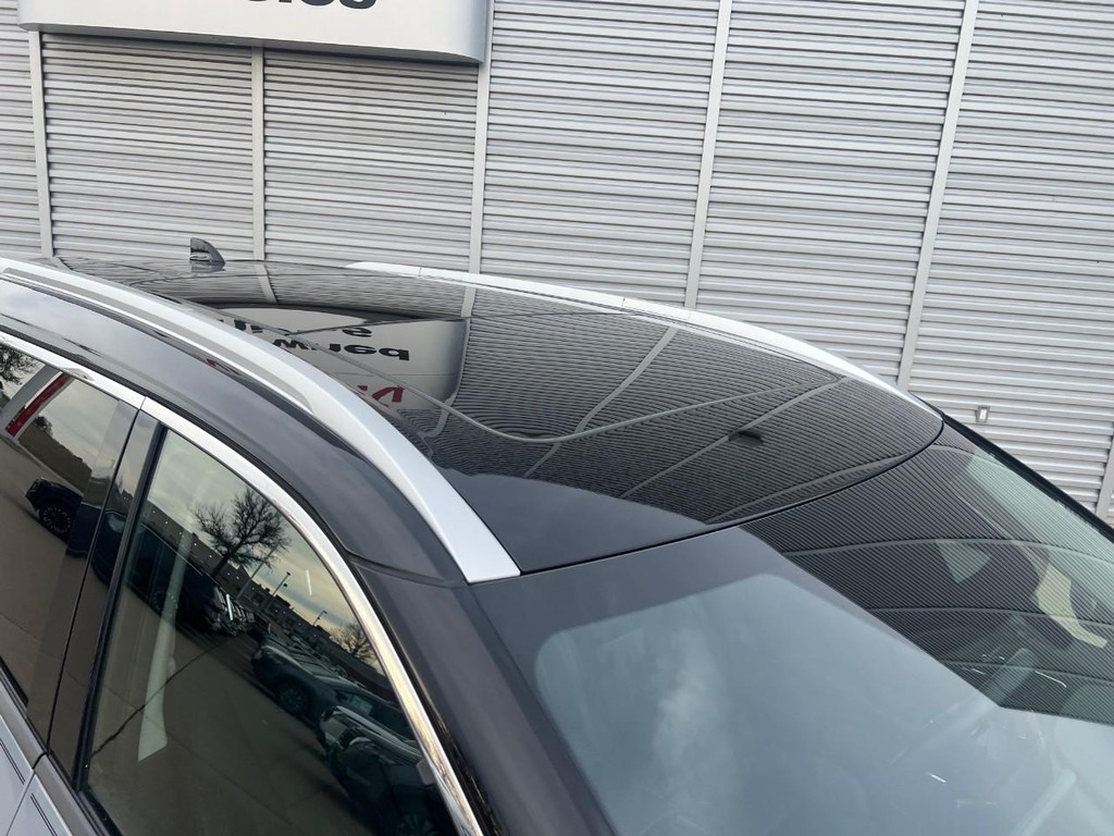 Nissan Rogue Vehicle Full-screen Gallery Image 11