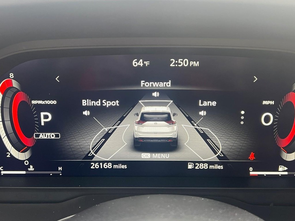 Nissan Rogue Vehicle Full-screen Gallery Image 22