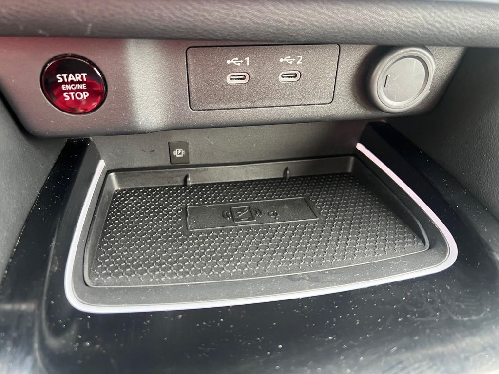 Nissan Rogue Vehicle Full-screen Gallery Image 24