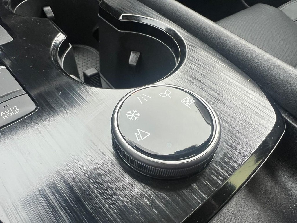 Nissan Rogue Vehicle Full-screen Gallery Image 25