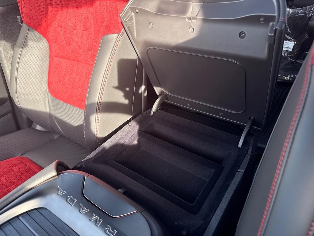 Nissan Armada Vehicle Full-screen Gallery Image 07