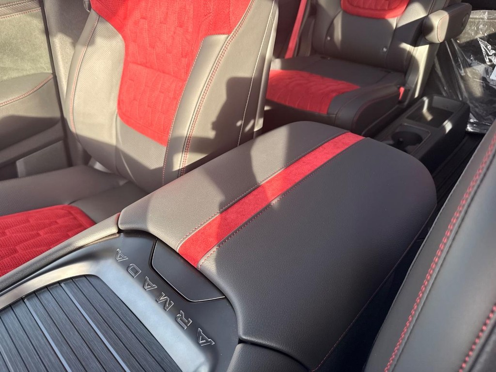 Nissan Armada Vehicle Full-screen Gallery Image 08