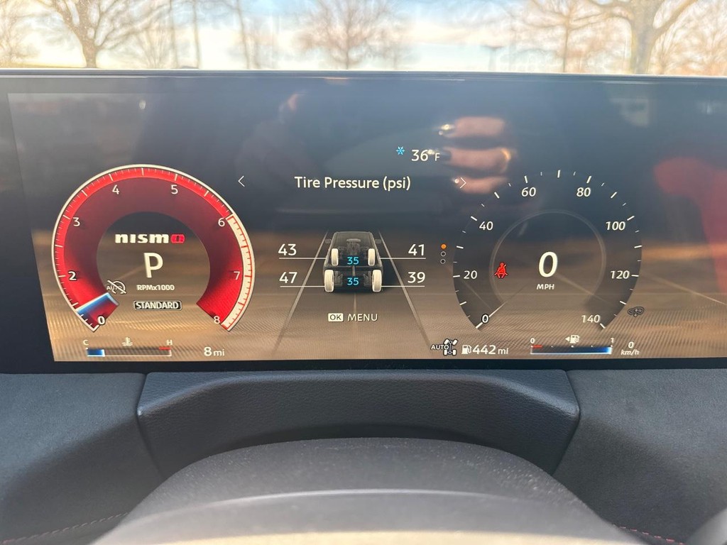 Nissan Armada Vehicle Full-screen Gallery Image 14