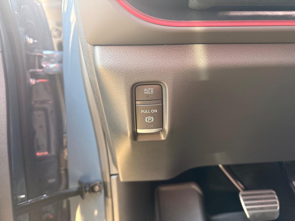 Nissan Armada Vehicle Full-screen Gallery Image 19