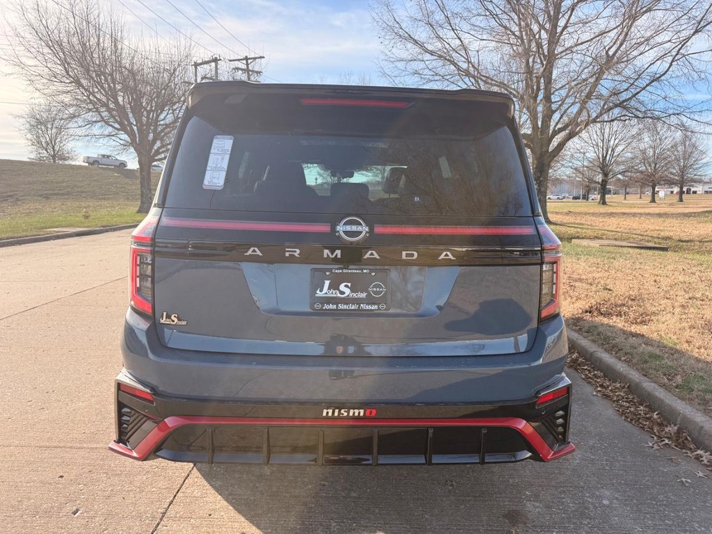 Nissan Armada Vehicle Full-screen Gallery Image 37