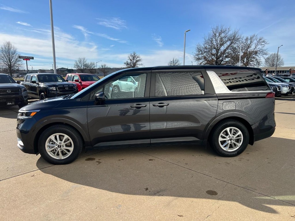 Kia Carnival Vehicle Full-screen Gallery Image 03