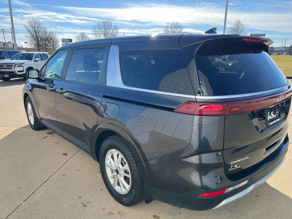 Kia Carnival Vehicle Full-screen Gallery Image 04