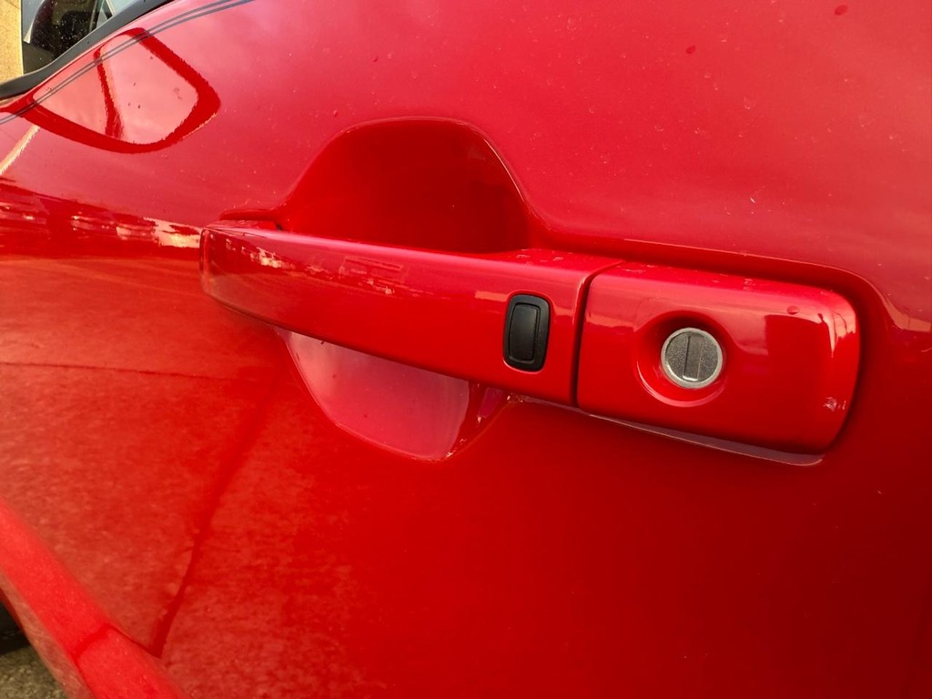 Nissan Frontier Vehicle Full-screen Gallery Image 08