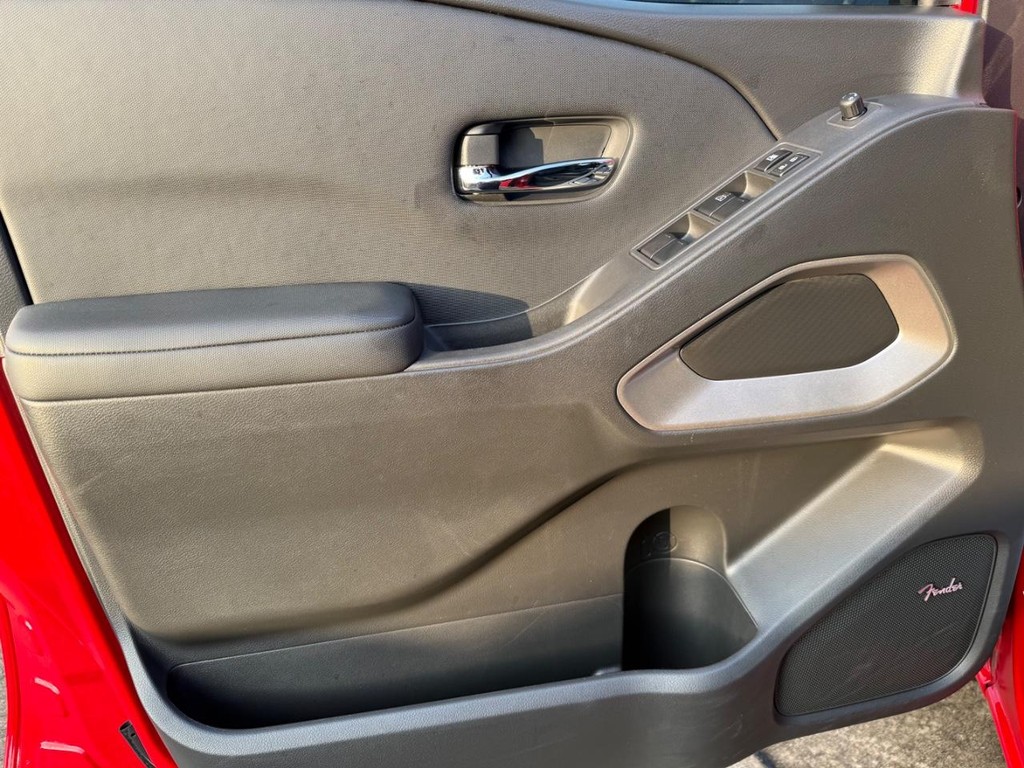 Nissan Frontier Vehicle Full-screen Gallery Image 09