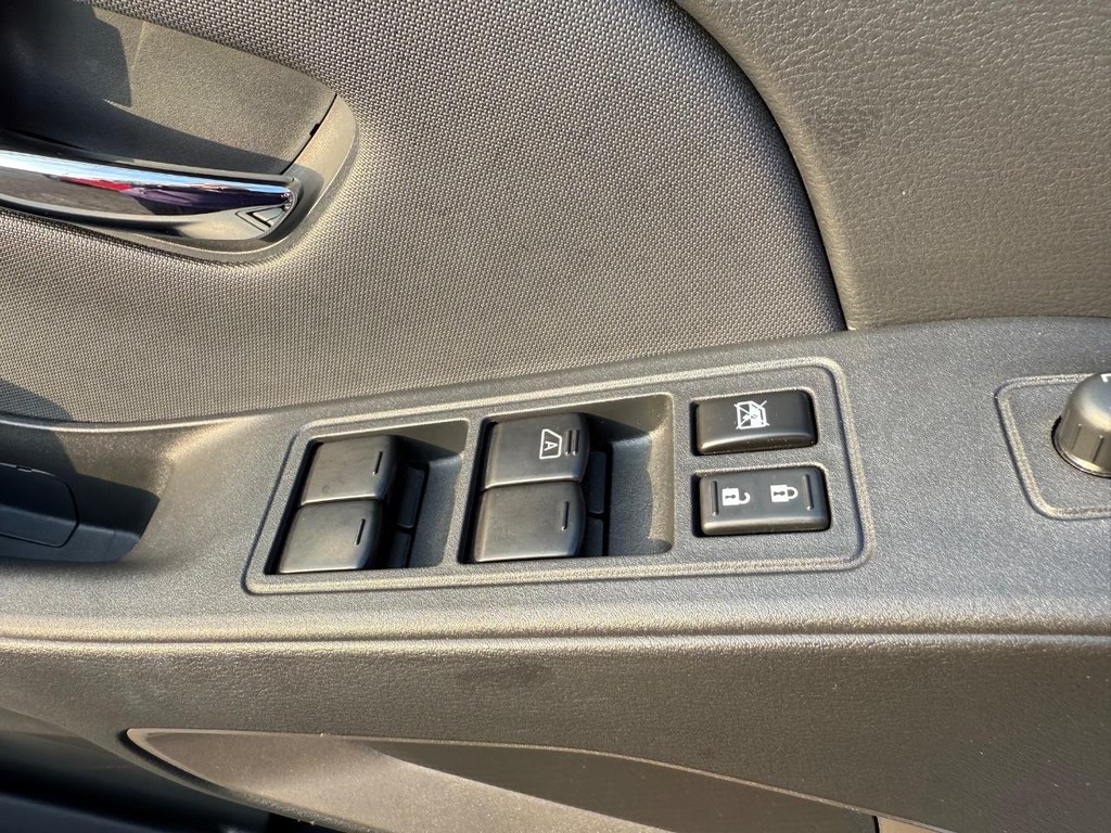 Nissan Frontier Vehicle Full-screen Gallery Image 10