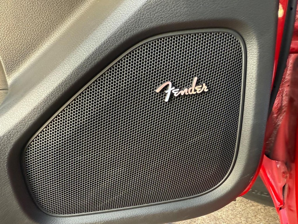 Nissan Frontier Vehicle Full-screen Gallery Image 11