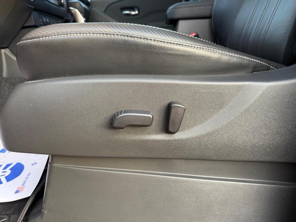 Nissan Frontier Vehicle Full-screen Gallery Image 12