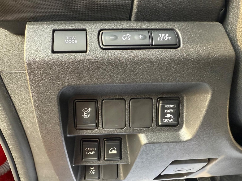 Nissan Frontier Vehicle Full-screen Gallery Image 14