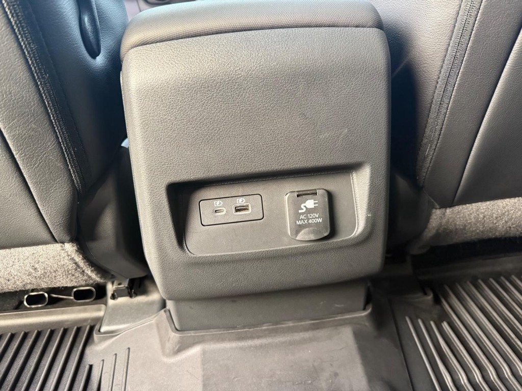 Nissan Frontier Vehicle Full-screen Gallery Image 17