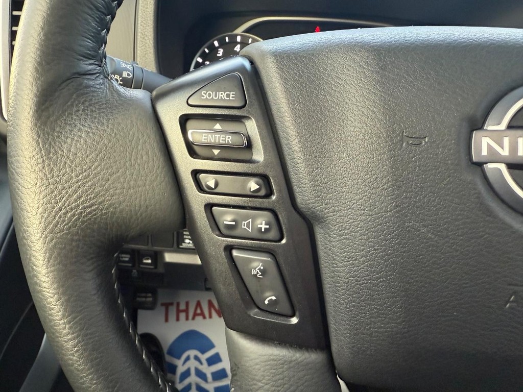 Nissan Frontier Vehicle Full-screen Gallery Image 20