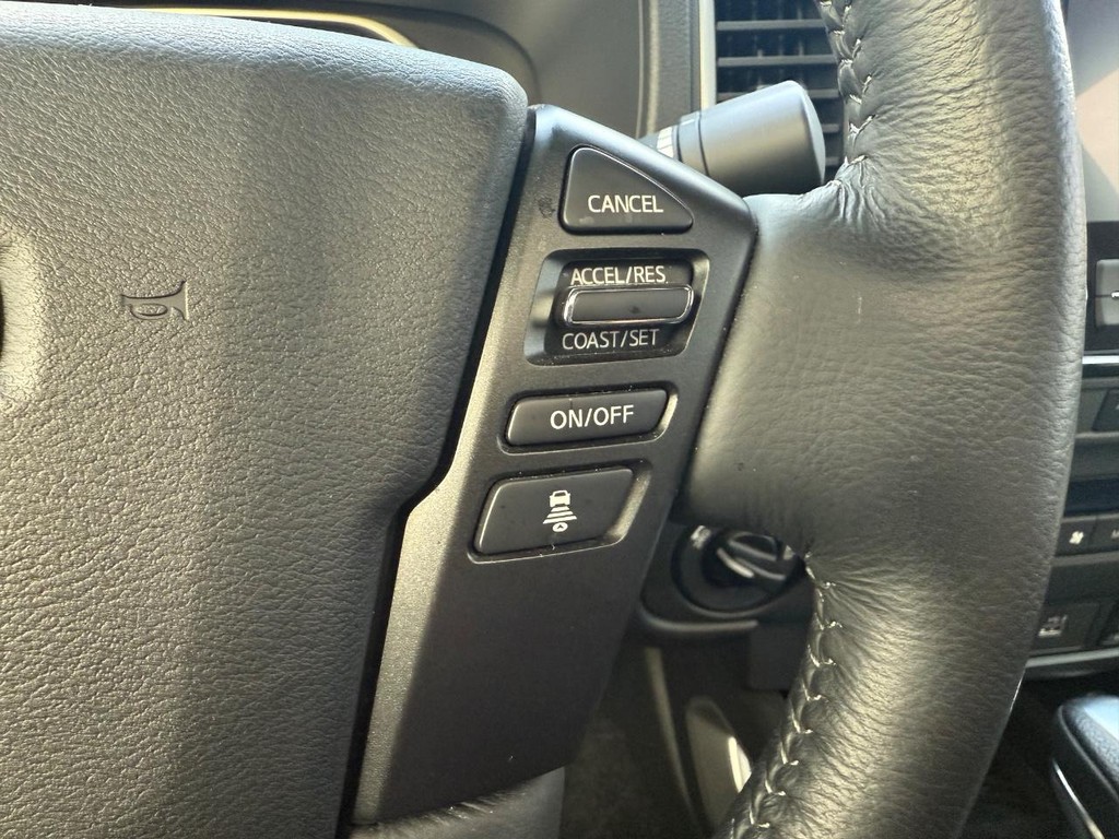 Nissan Frontier Vehicle Full-screen Gallery Image 21