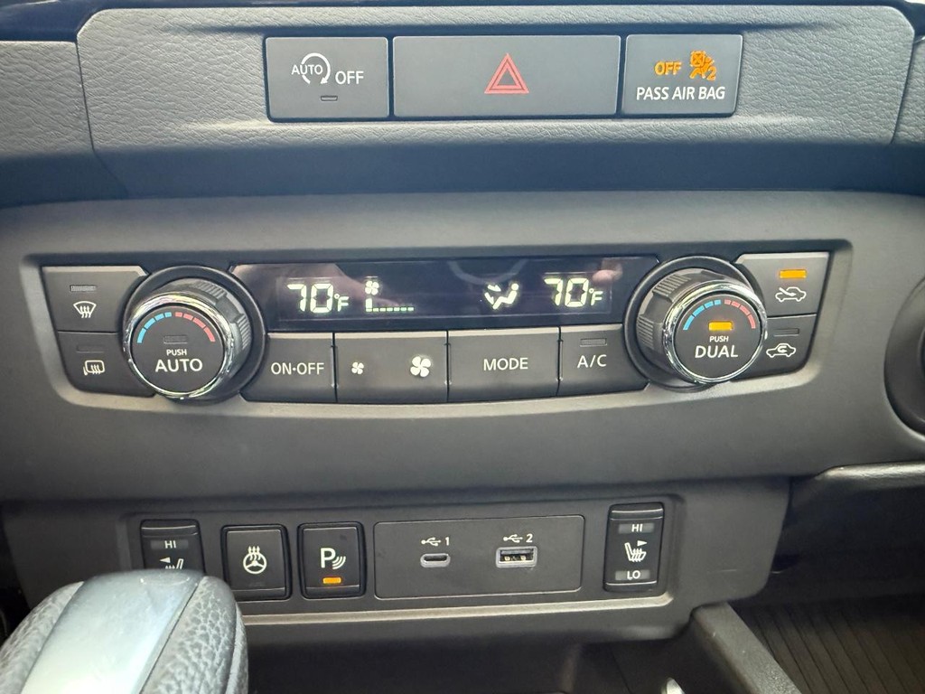 Nissan Frontier Vehicle Full-screen Gallery Image 25