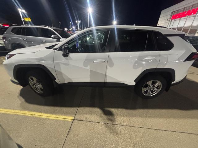 Toyota RAV4 Vehicle Full-screen Gallery Image 02