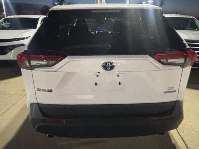 Toyota RAV4 Vehicle Full-screen Gallery Image 03