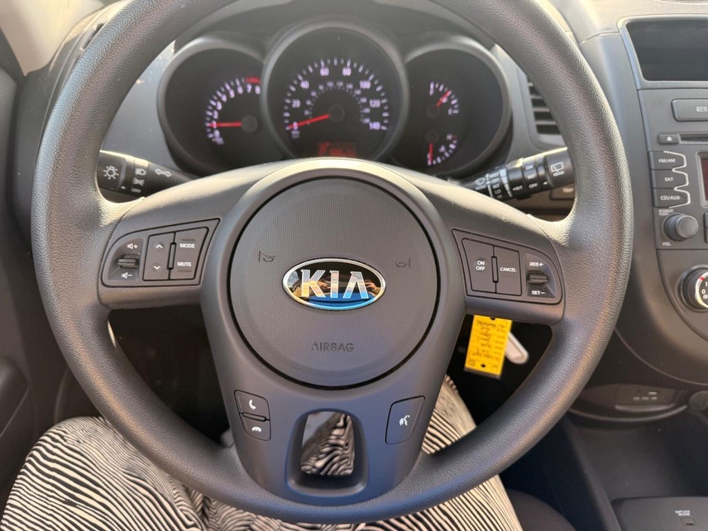 Kia Soul Vehicle Full-screen Gallery Image 03