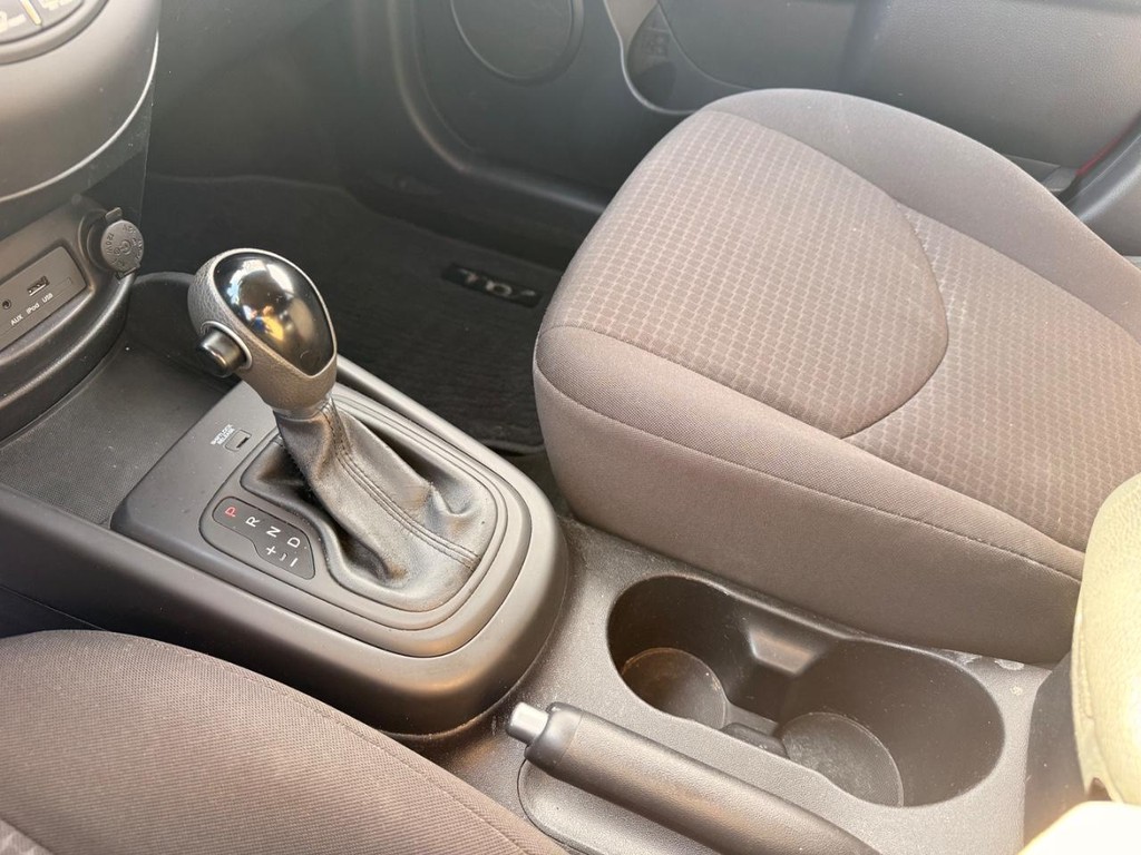 Kia Soul Vehicle Full-screen Gallery Image 09