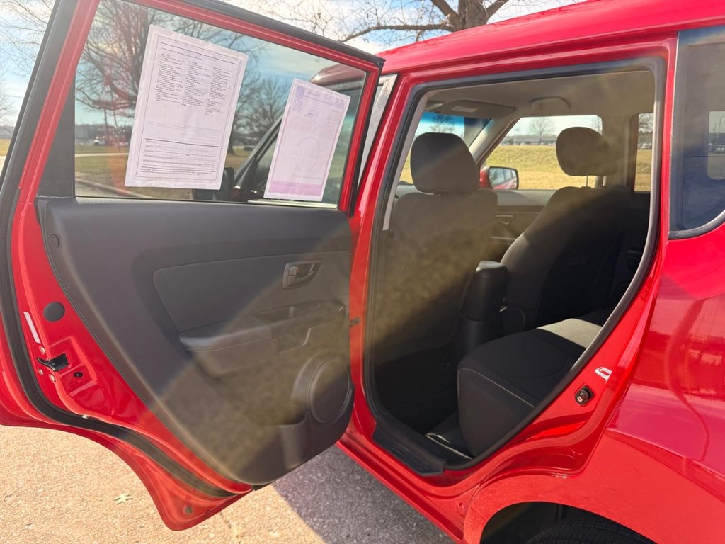 Kia Soul Vehicle Full-screen Gallery Image 15