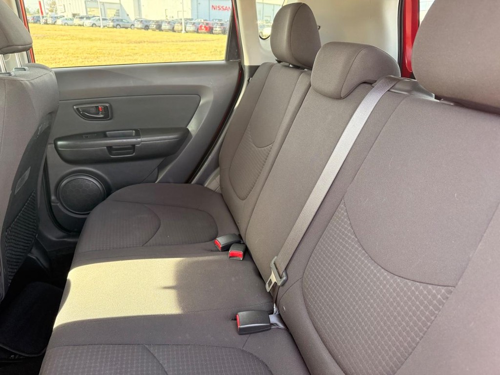 Kia Soul Vehicle Full-screen Gallery Image 16