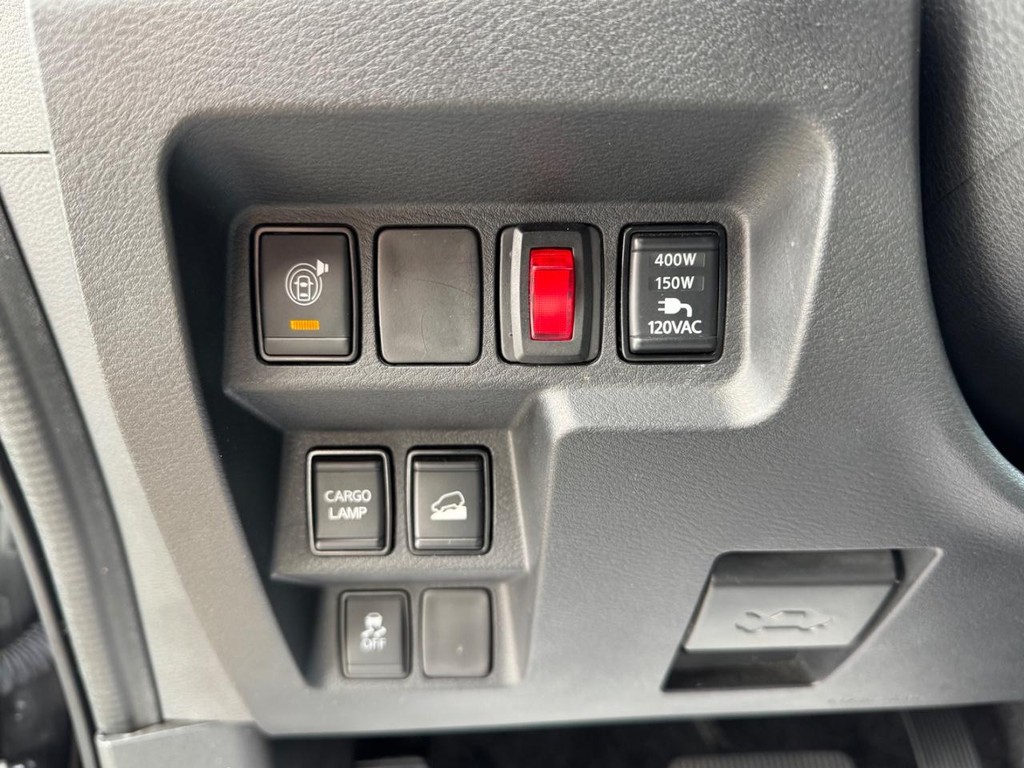 Nissan Frontier Vehicle Full-screen Gallery Image 08